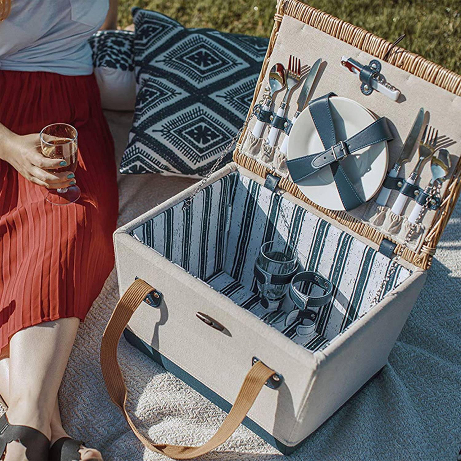 Handmade Picnic Basket Set with Utensils Cutler 4