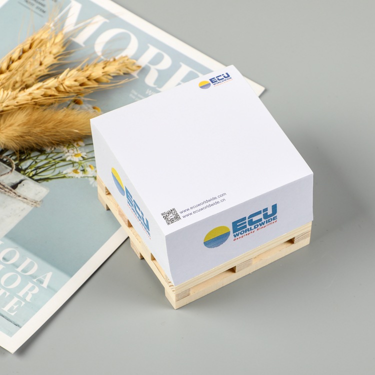 Sticky notes With wooden pallet 1