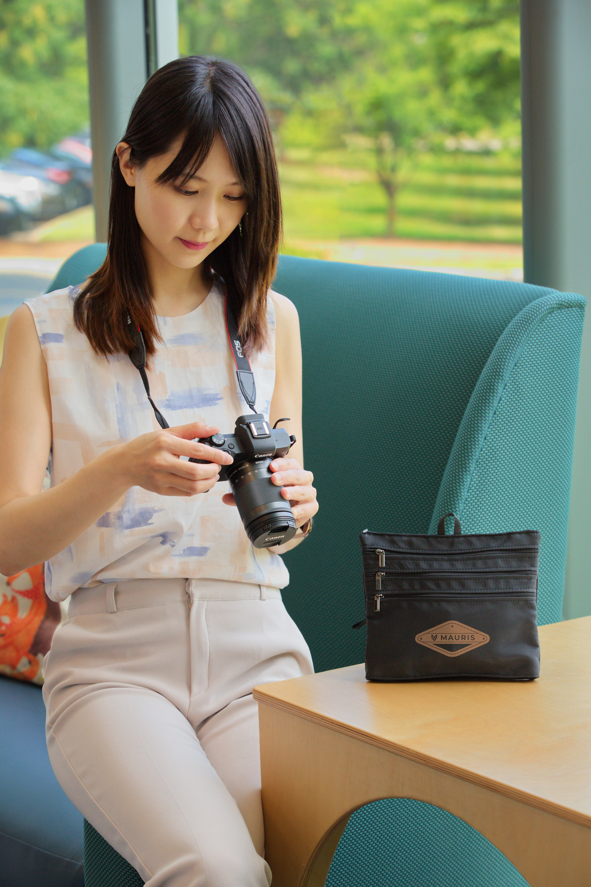 AeroLOFT® 4-Pocket Zip Organizer 24