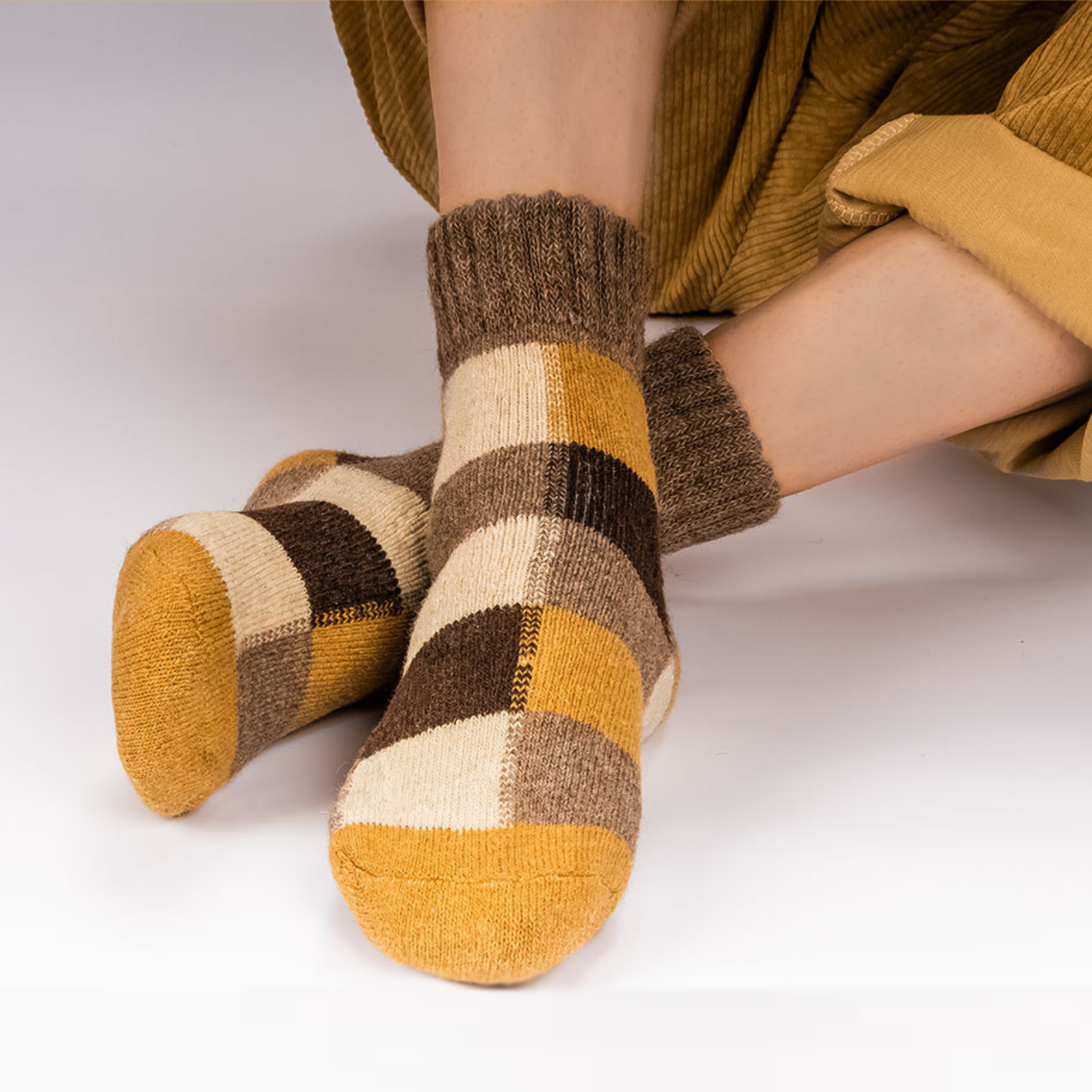 Autumn and winter mid-tube wool socks 4