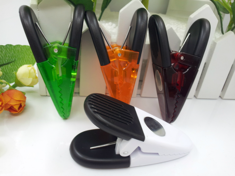 Magnetic plastic clip 4
