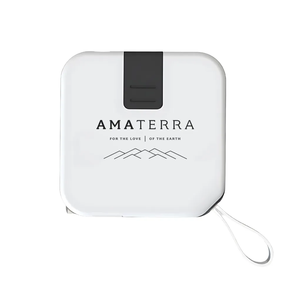 Traveler Universal Power Bank with Adapter Kit 1
