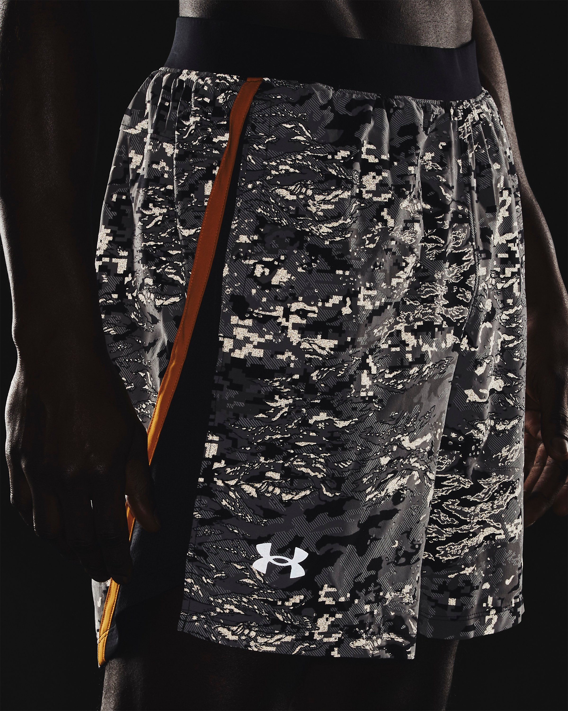 Men's UA Launch 7'' Reflective Shorts  2