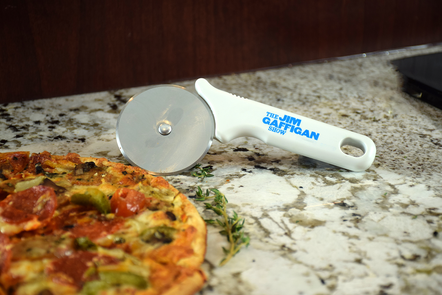 White Handle Pizza Cutter 2