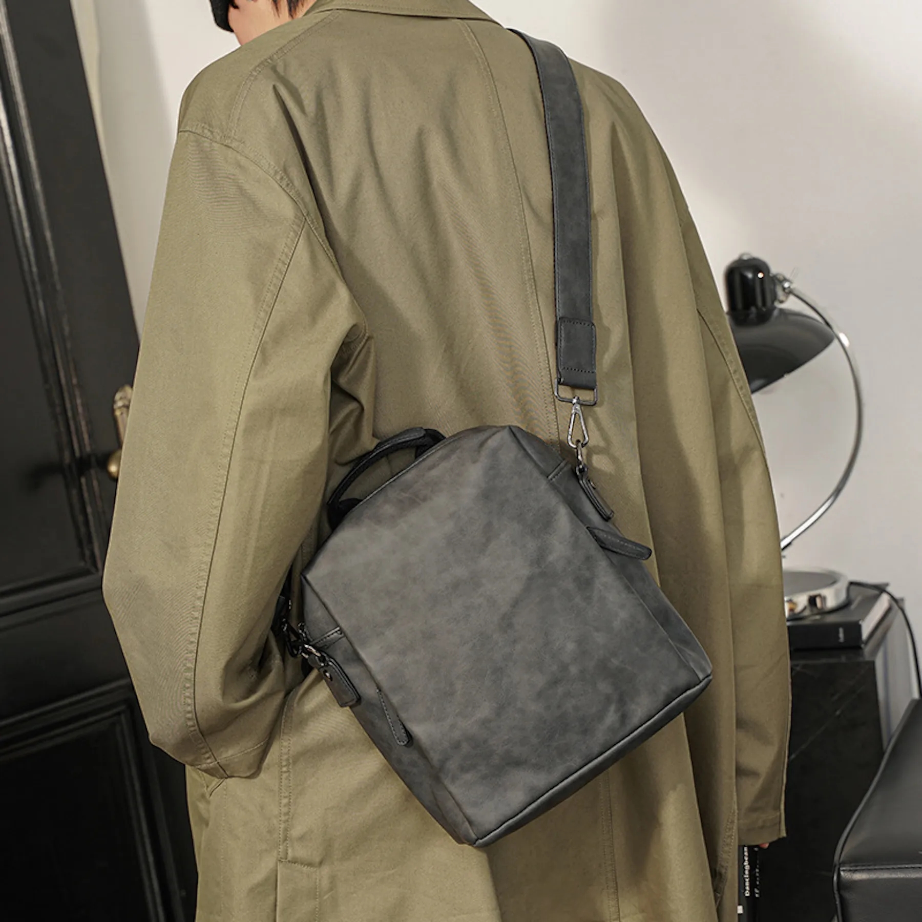 Retro Business Vertical Shoulder Bag 3