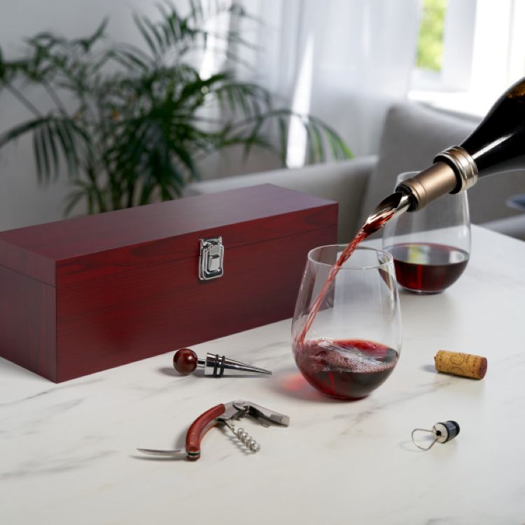 True® Cherry™: 1-Bottle Accessory Gift Set 5
