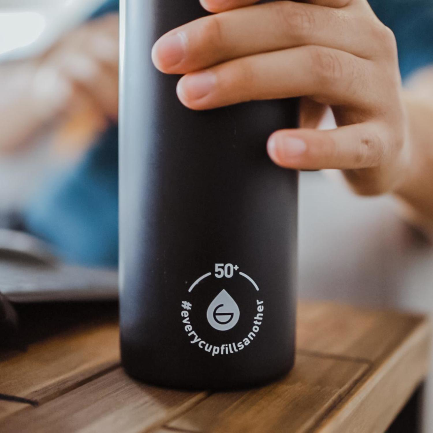 32 oz. GROSCHE® CHICAGO STEEL Insulated Water Bottle with Chug Lid 3