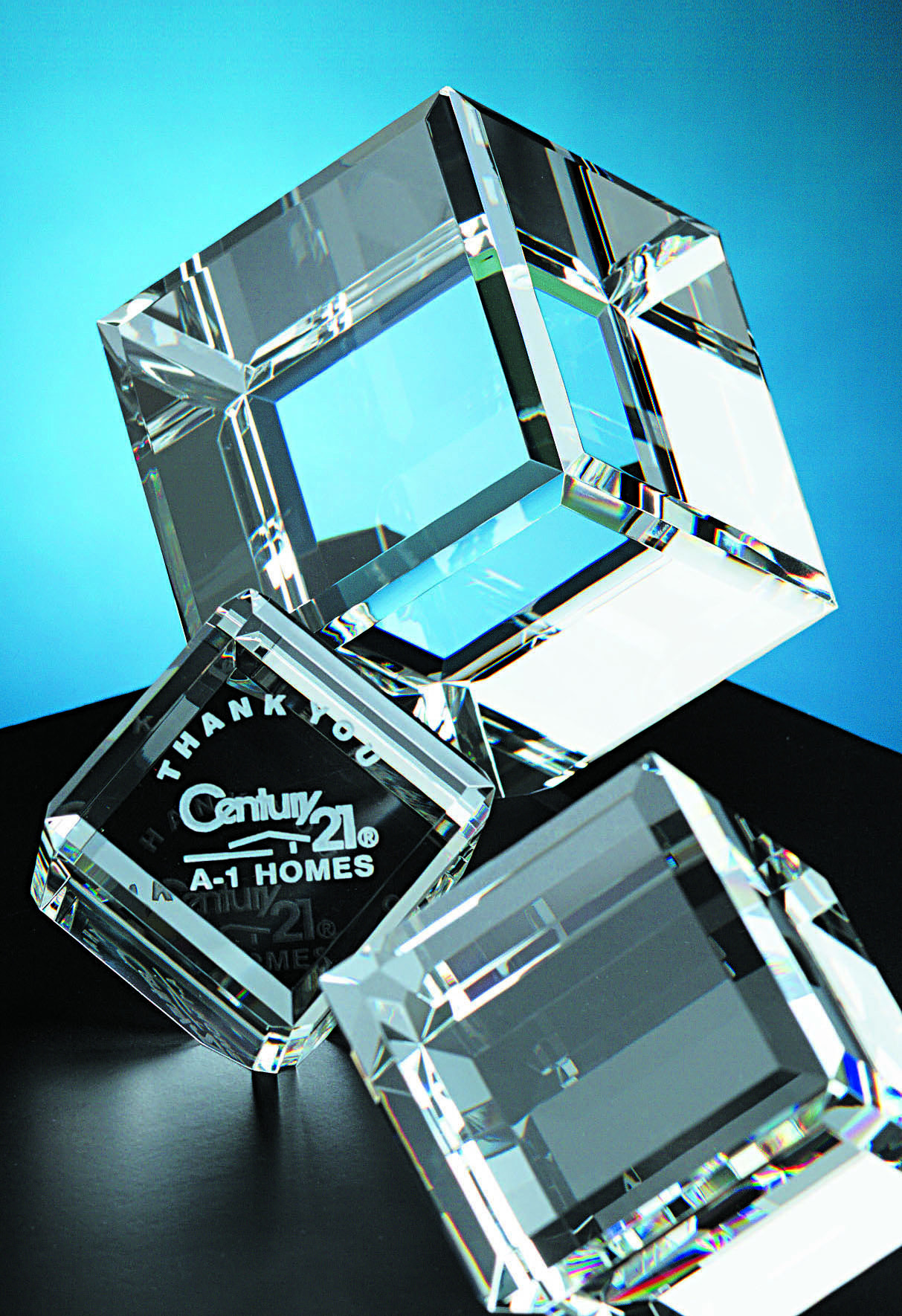 Crystal Standing Beveled Cube Award (3"x3") 1