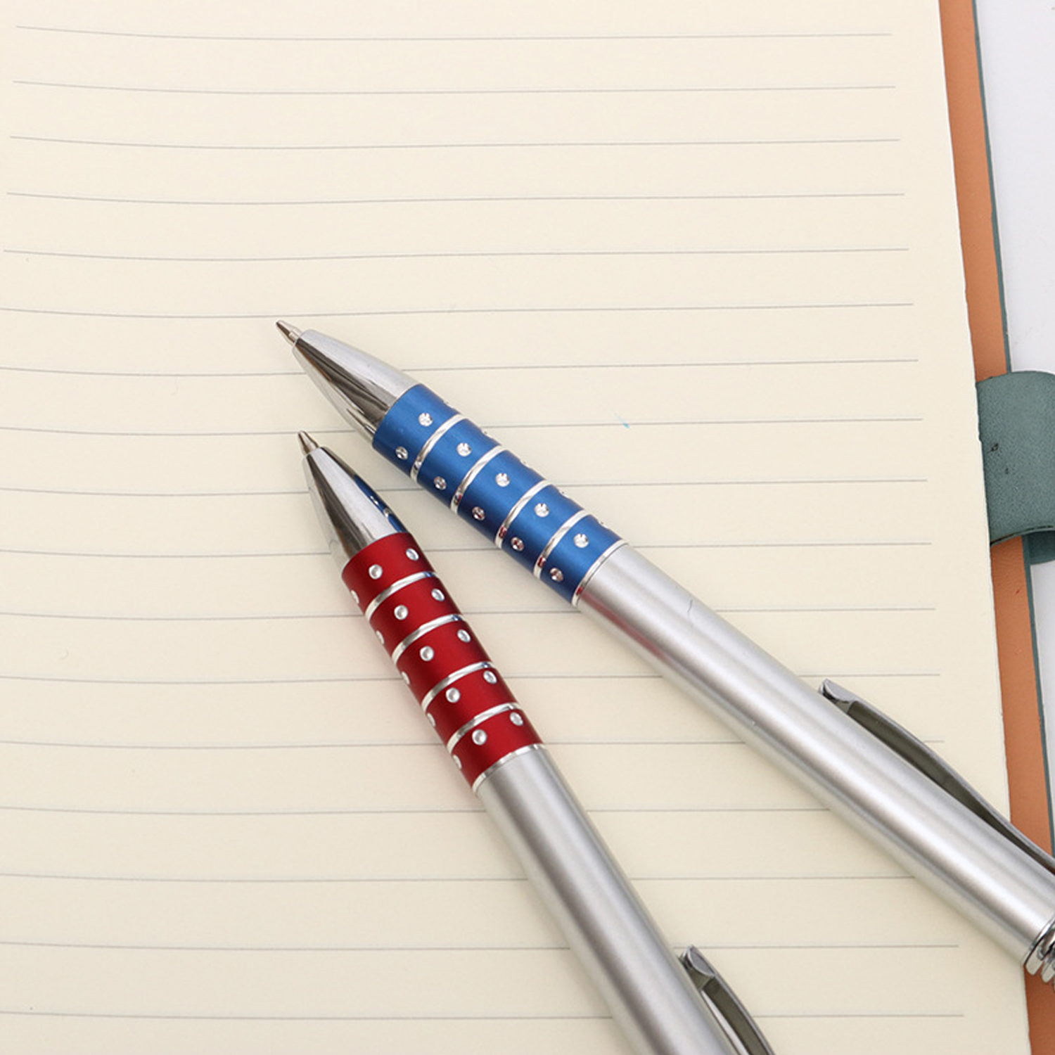 Plastic Retractable Ballpoint Pen 4
