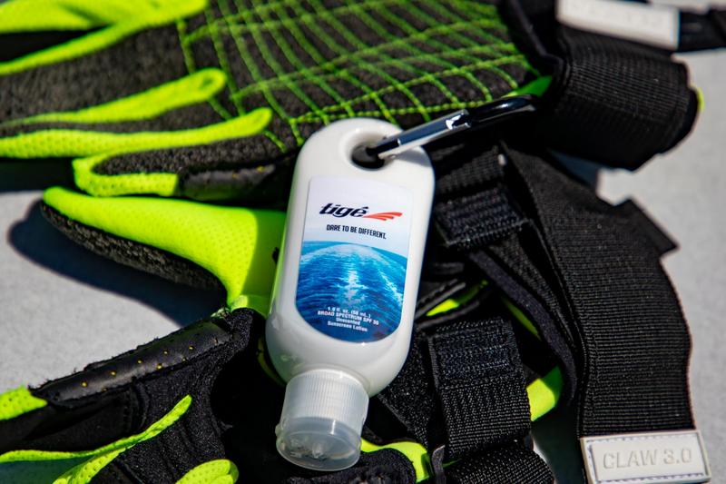 1.9 oz. SPF 30 Sunscreen in Clear Bottle with Carabiner 8