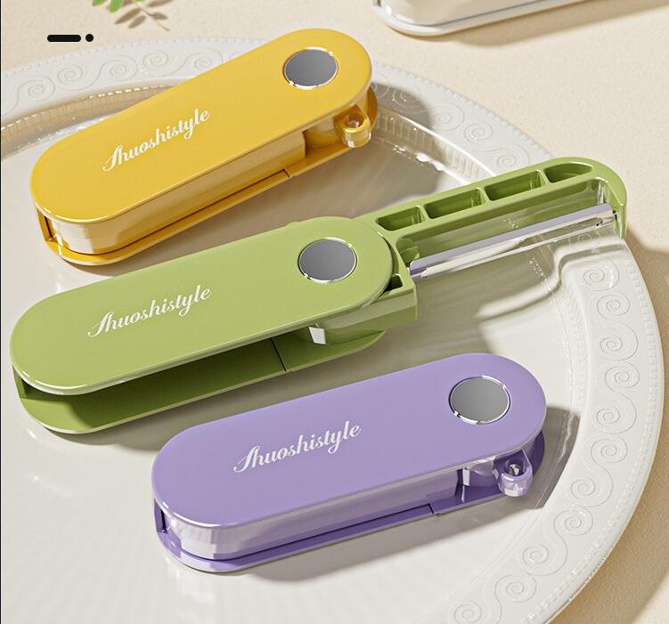 Portable Folding Fruit And Vegetable Peeler 2