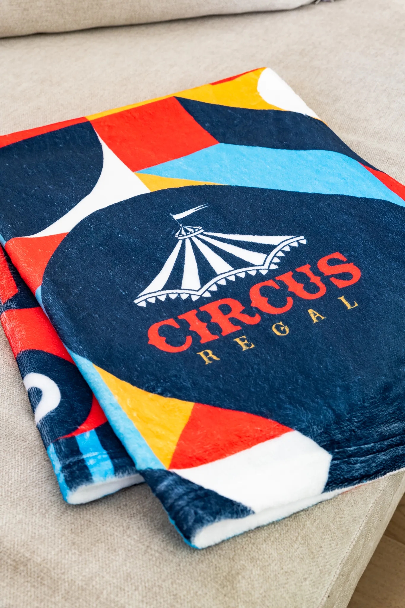 EPICOLOR Plush Throw 30" x 40"