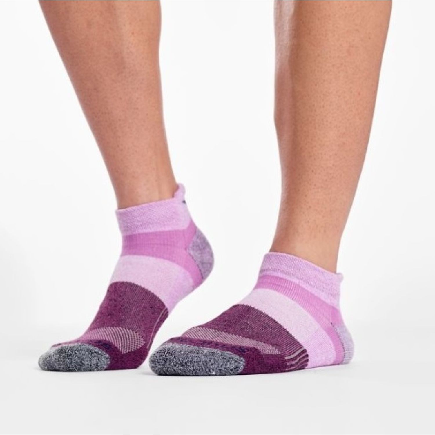 Cushioned low cut knitted athletic socks, 144 needles 7