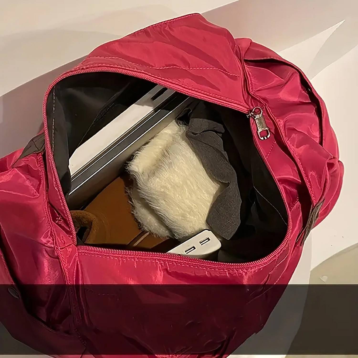 Outdoor travel large capacity handbag 8