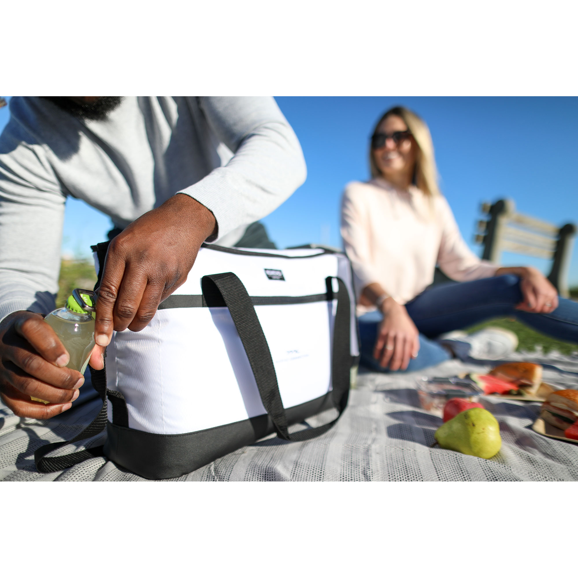 Igloo® Maddox XL Cooler 11
