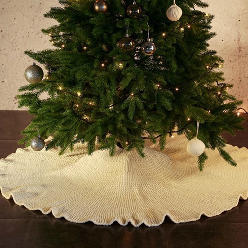Red Knitted Christmas Tree Skirt 2