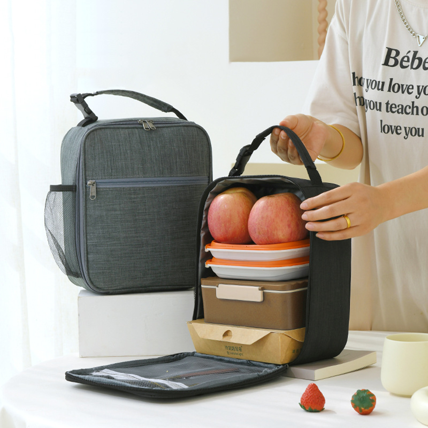 Large Capacity Insulated Reusable Lunch Bag 3