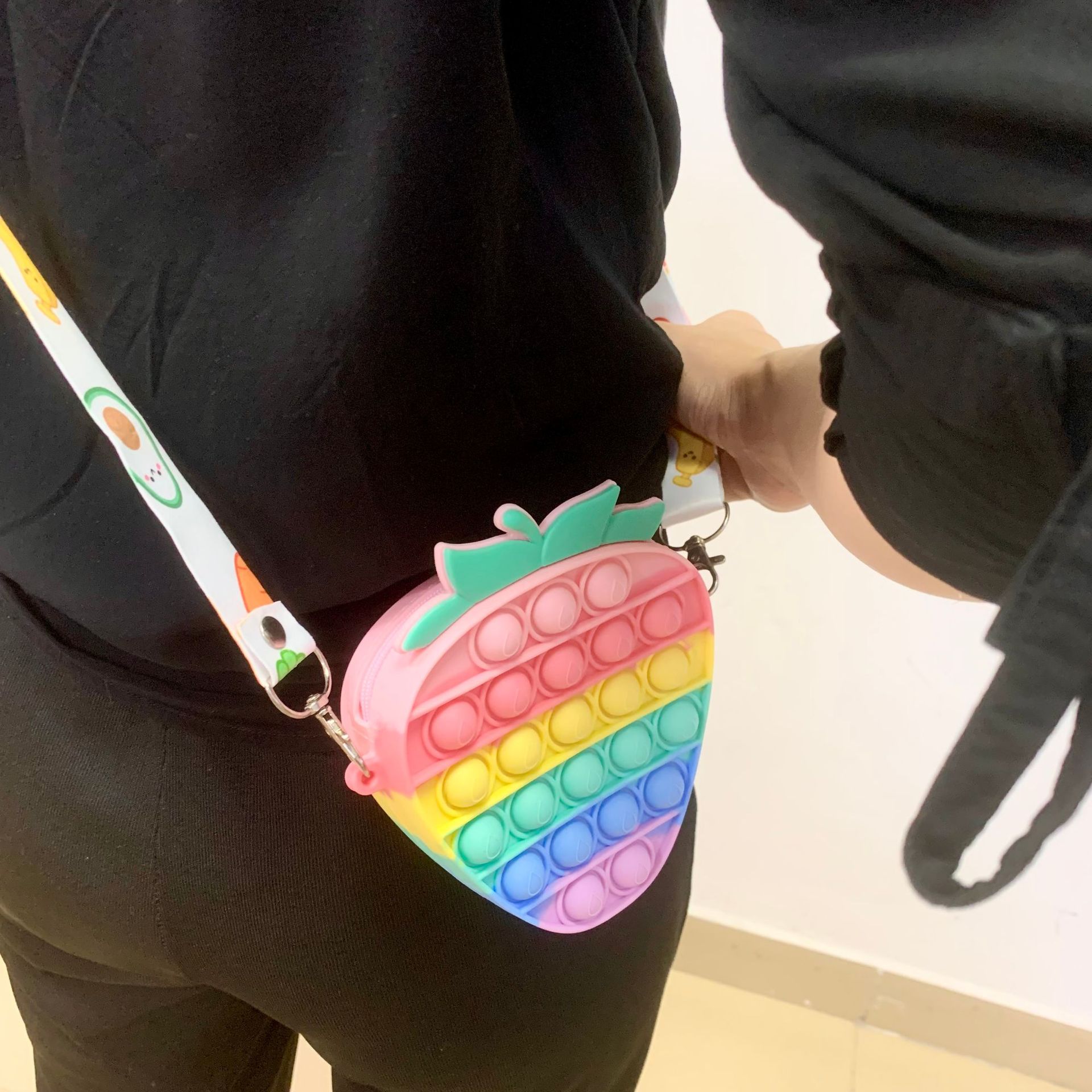Rodent Pioneer Cartoon Silicone Bubble Strawberry Pineapple Shape Shoulder Bag 9