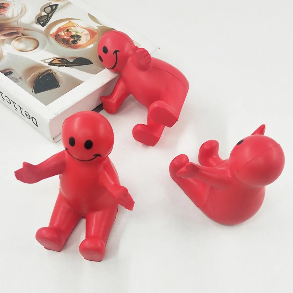 Customizable Smiling Character Phone Stand 1