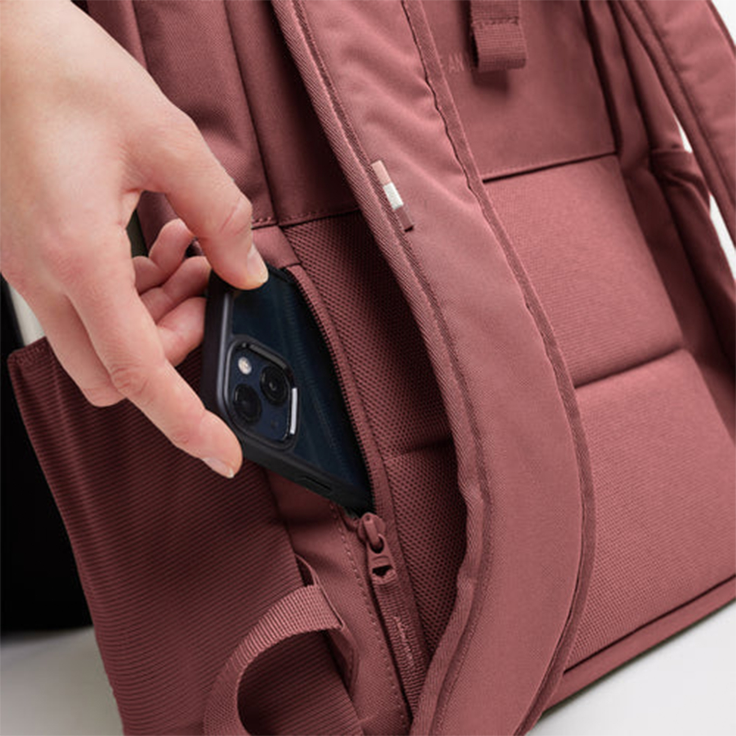 GOT BAG® DAYPACK LOOP – Water-Repellent Recycled Backpack 2