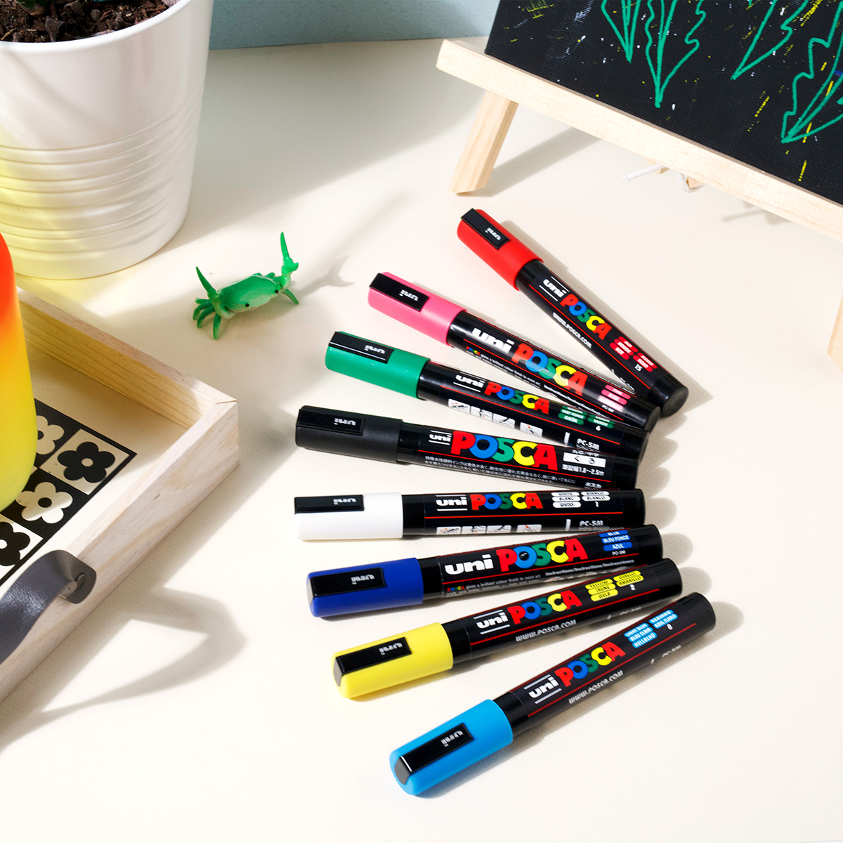 POSCA 8 Piece Basic Marker Set with Bag - Medium 25