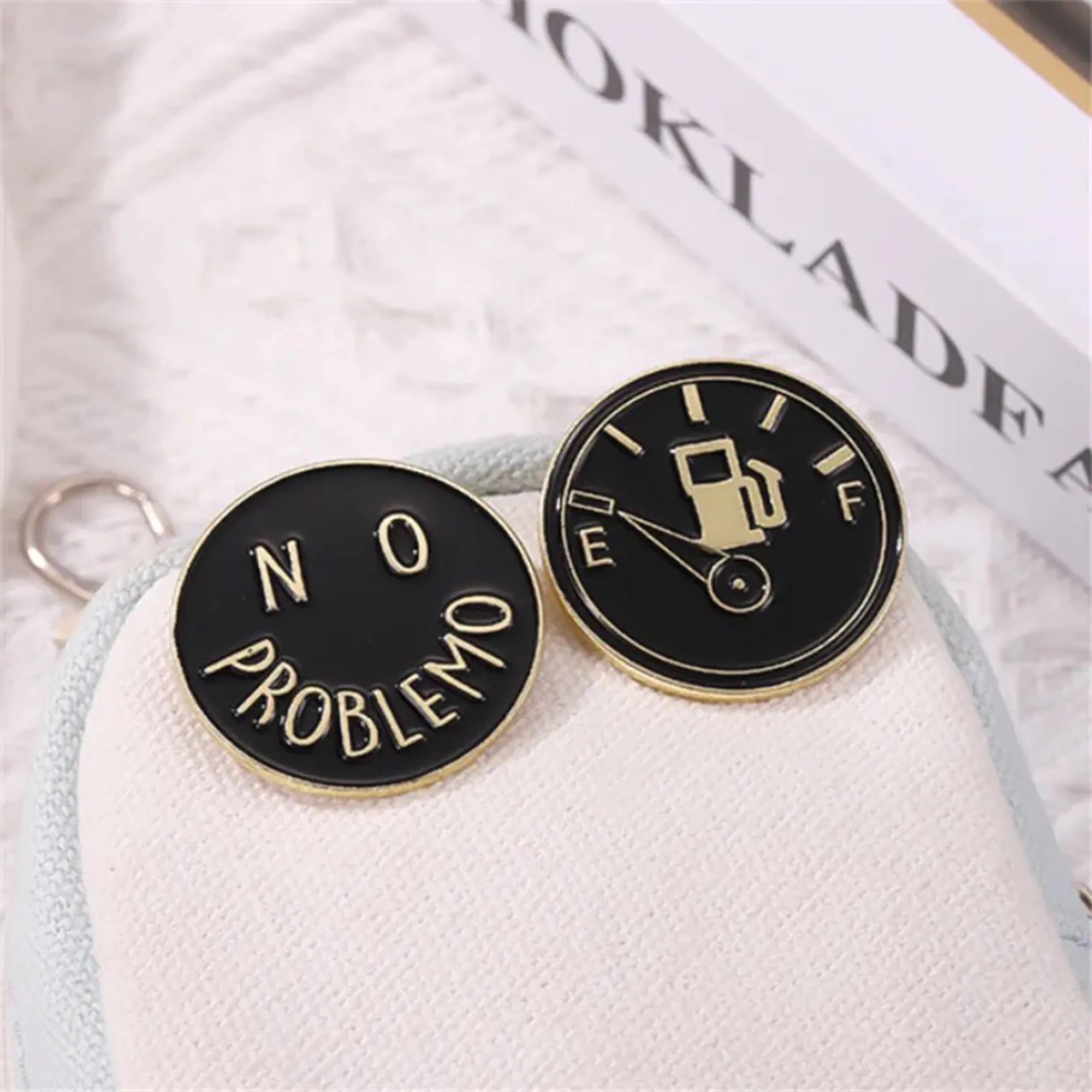1.2 Inch Round Metal Badge MOQ100 3