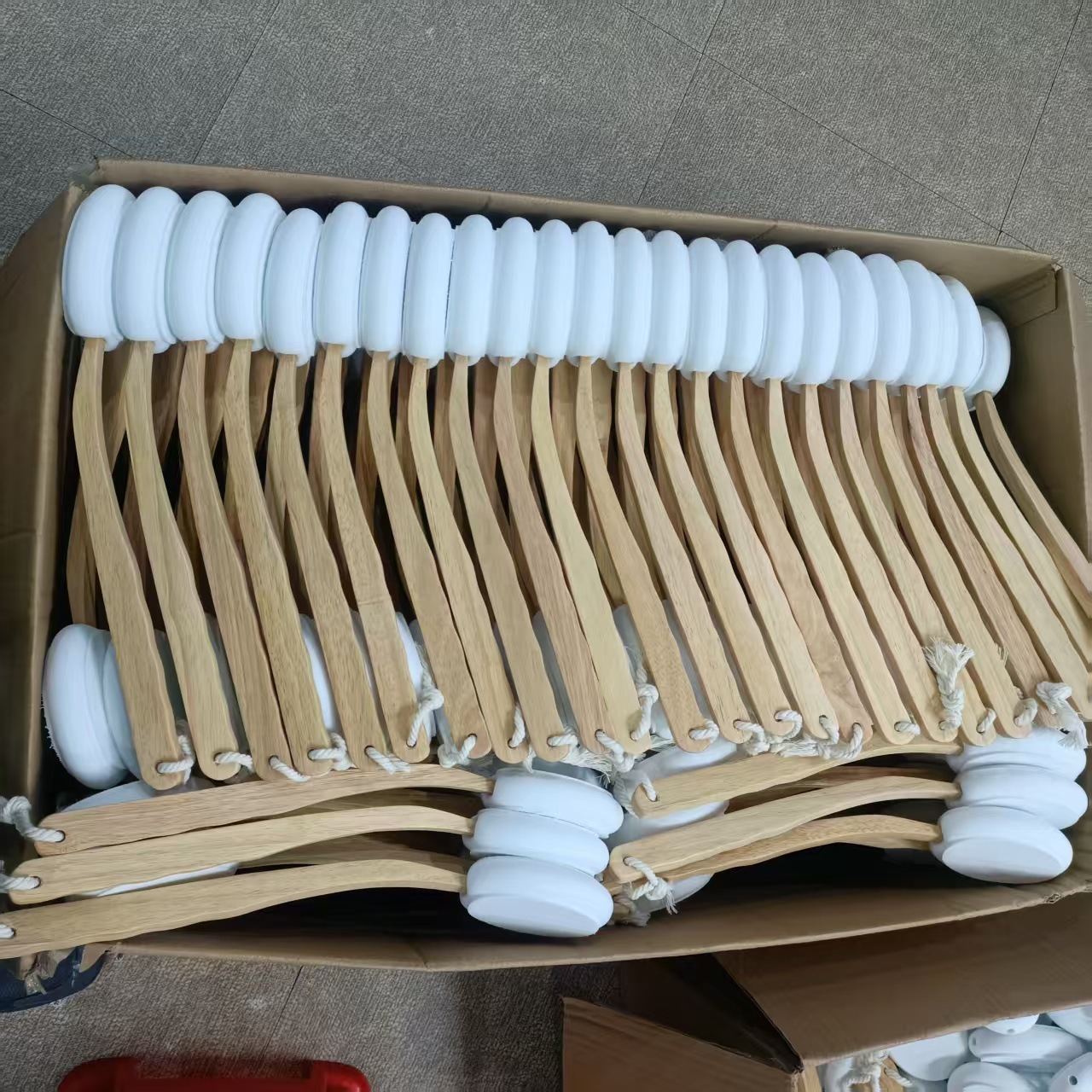 Back Lotion Applicator with 4 Replaceable Pads 11