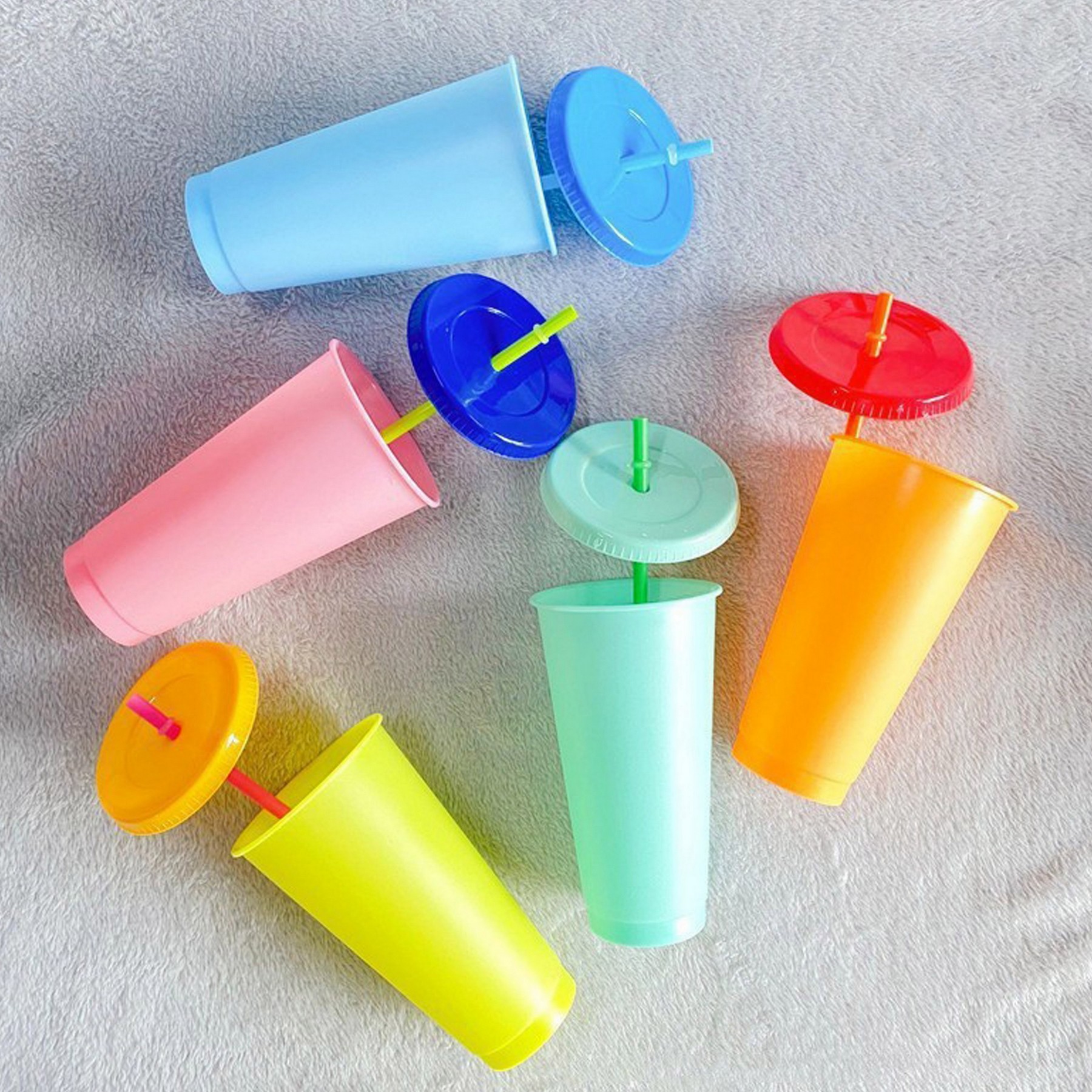 24 Oz Plastic Color Changing Cup With Lid & Straw 4