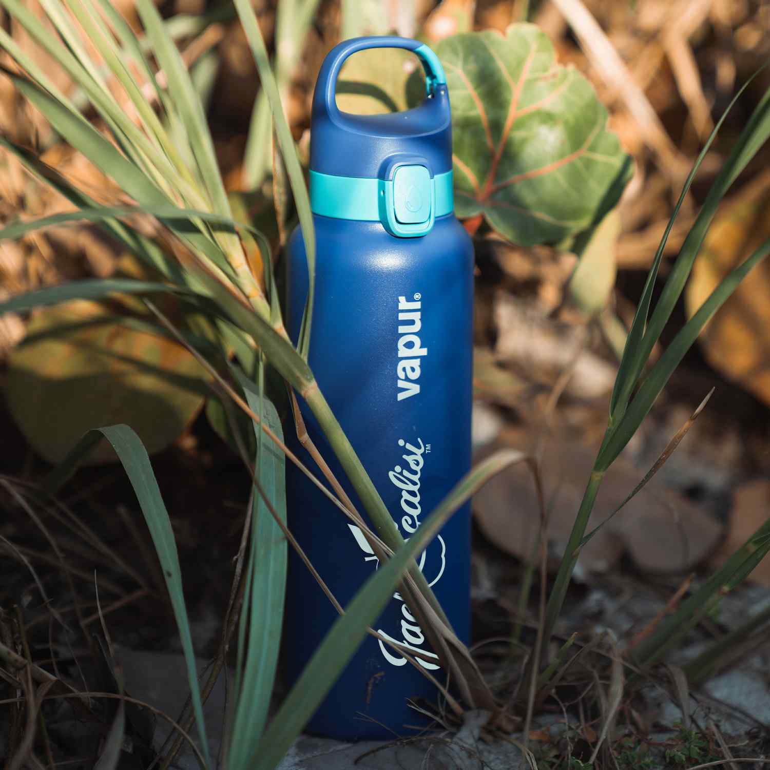 Vapur® Chill 20oz Insulated Water Bottle Admiral Blue with Malibu Teal Trim 13