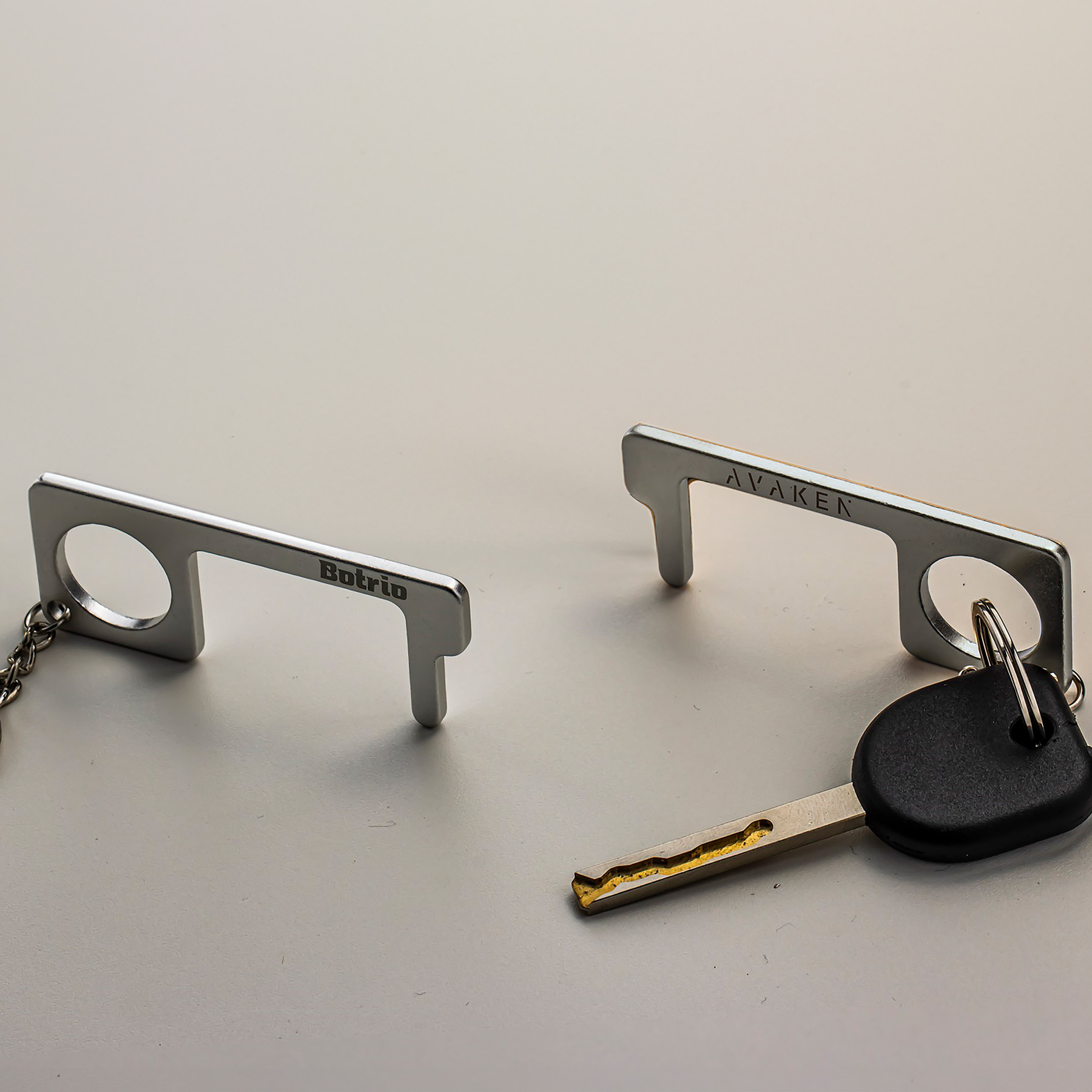 No Touch Thingamajig Keyring: Aluminum