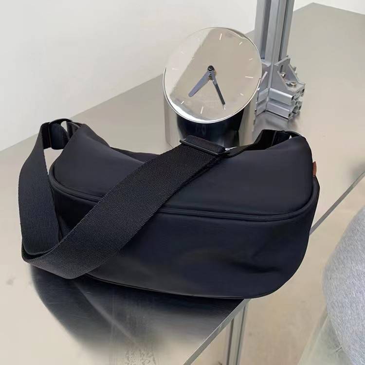 Wide Strap Large Capacity Nylon Crossbody Bag 4