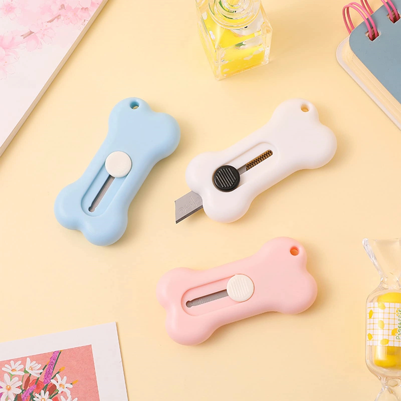 Bones Shaped Tiny Retractable Portable Razor Knife 3