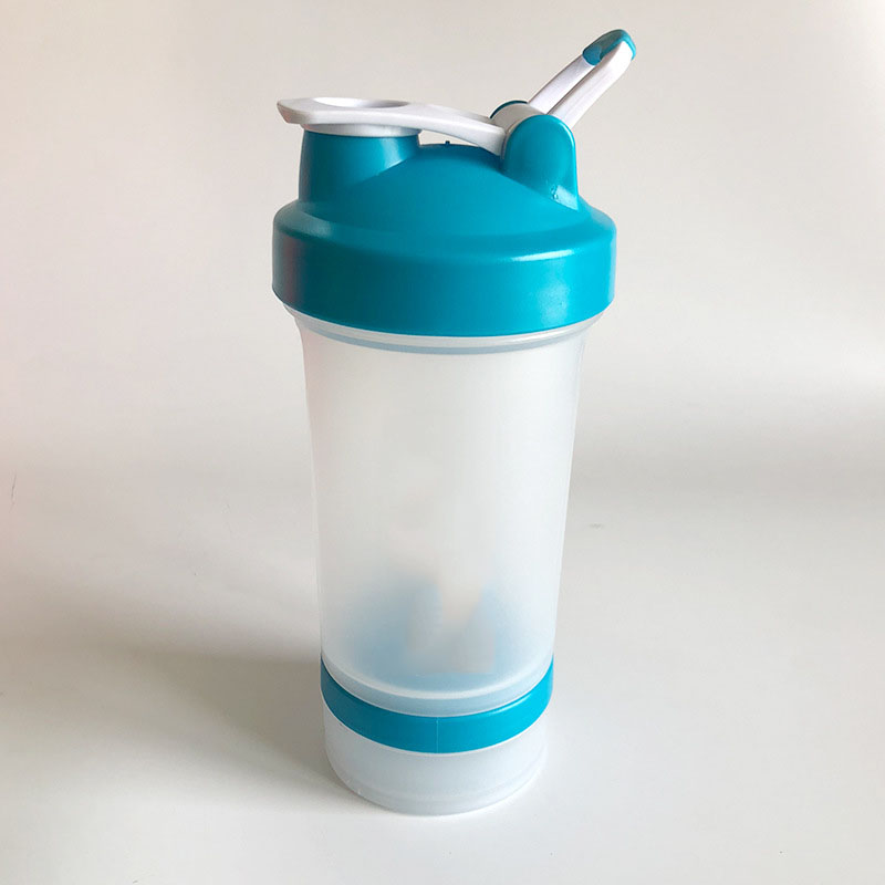 Plastic shaker bottle 4