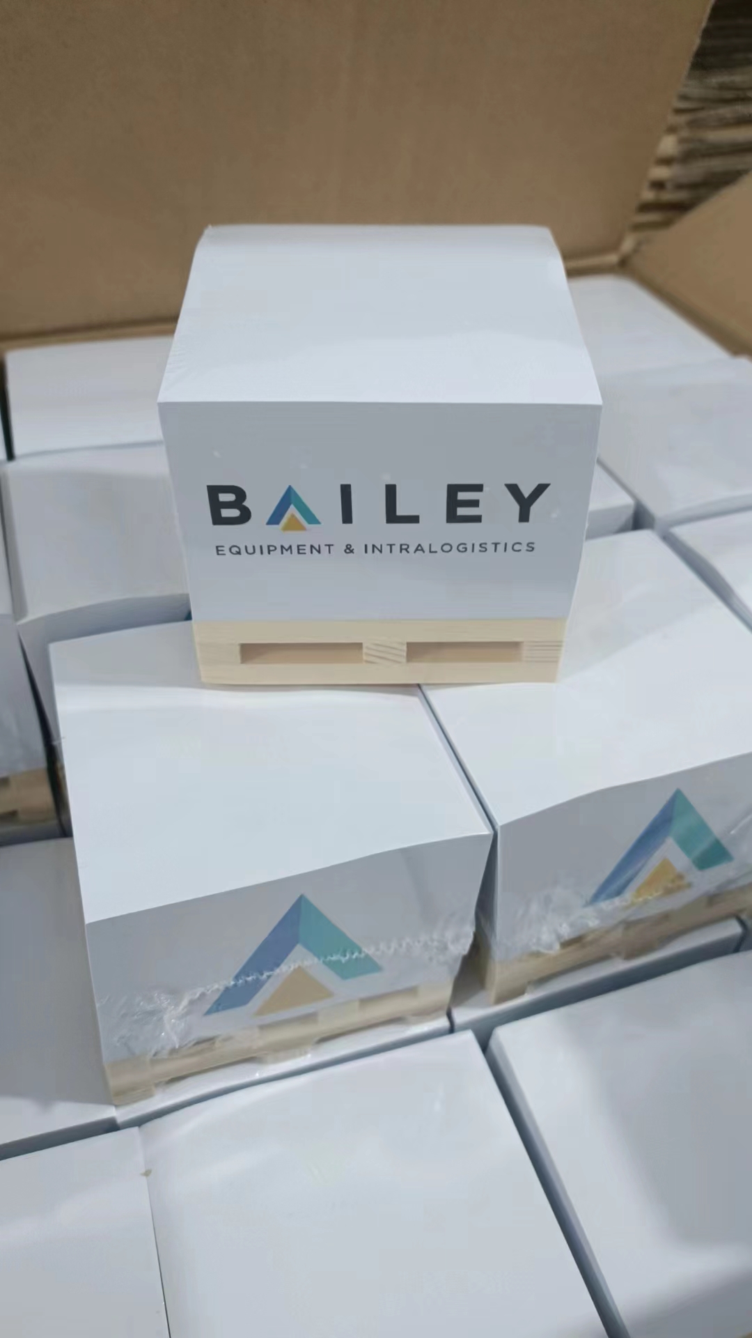 Sticky Note Cubes on Pallets 3