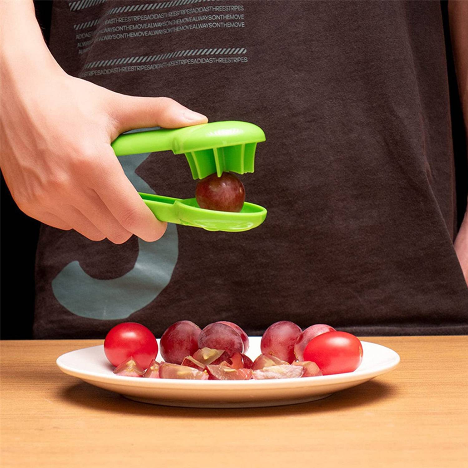 Multifunctional Fruit Cutting Gadget Slicer 1