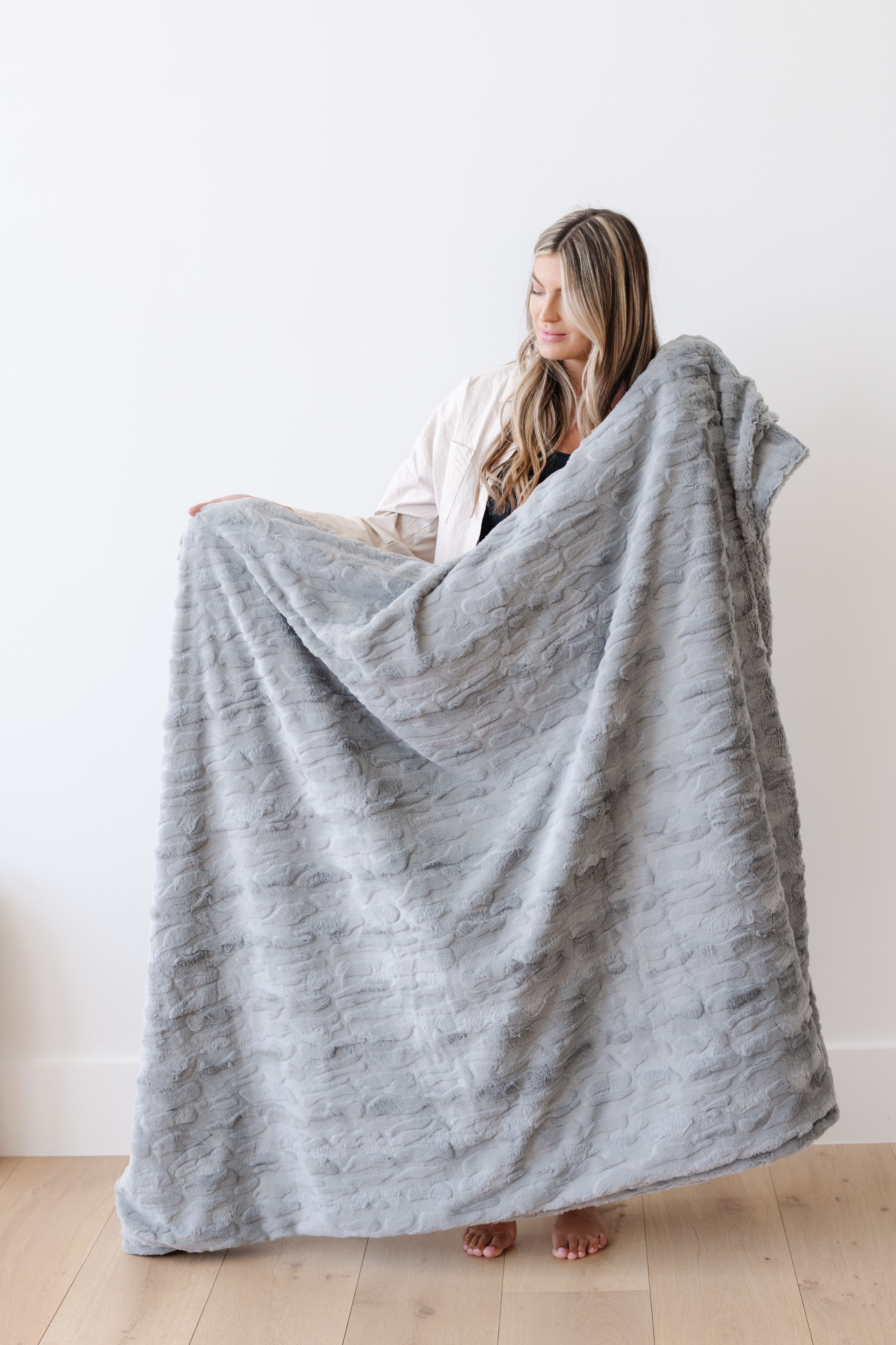 Patterned Faux Fur Zippered Gray-Throw Luxury Blanket (50x60) 1