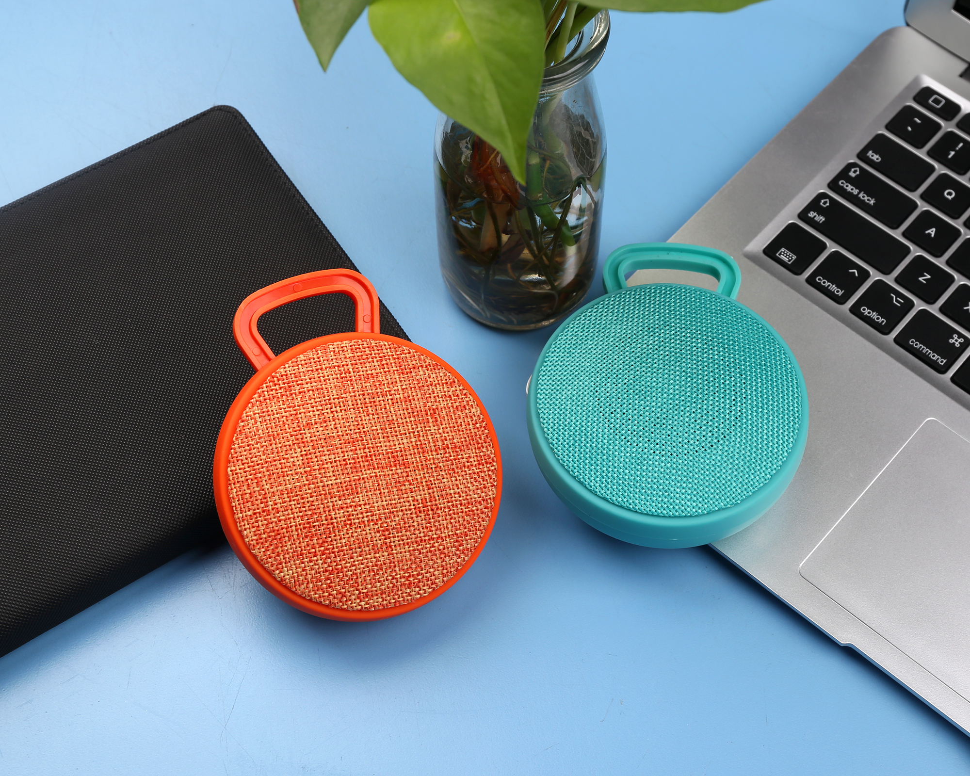 Round Fabric Wireless Bluetooth Speaker with Carabiner 3