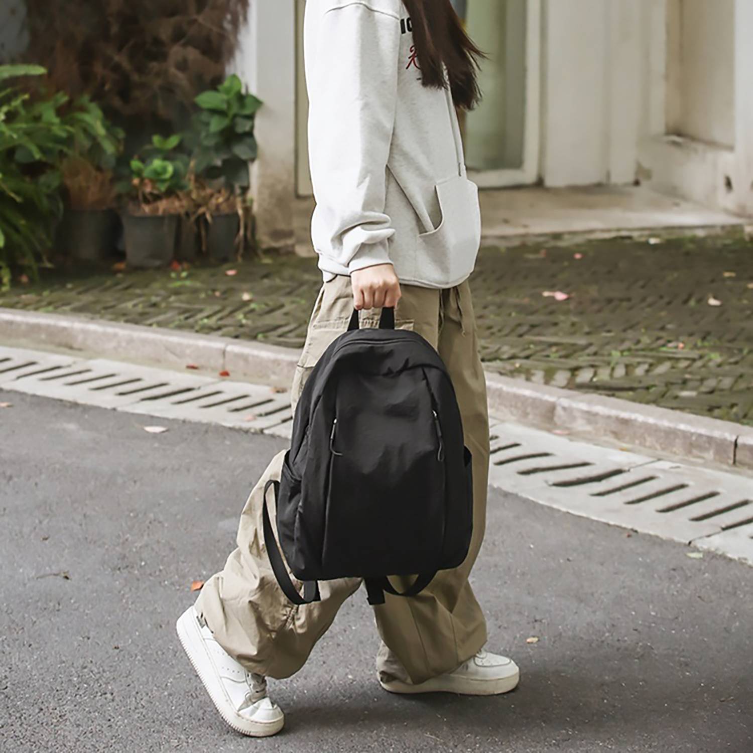 Fashionable,casual and versatile light waterproof backpack 8