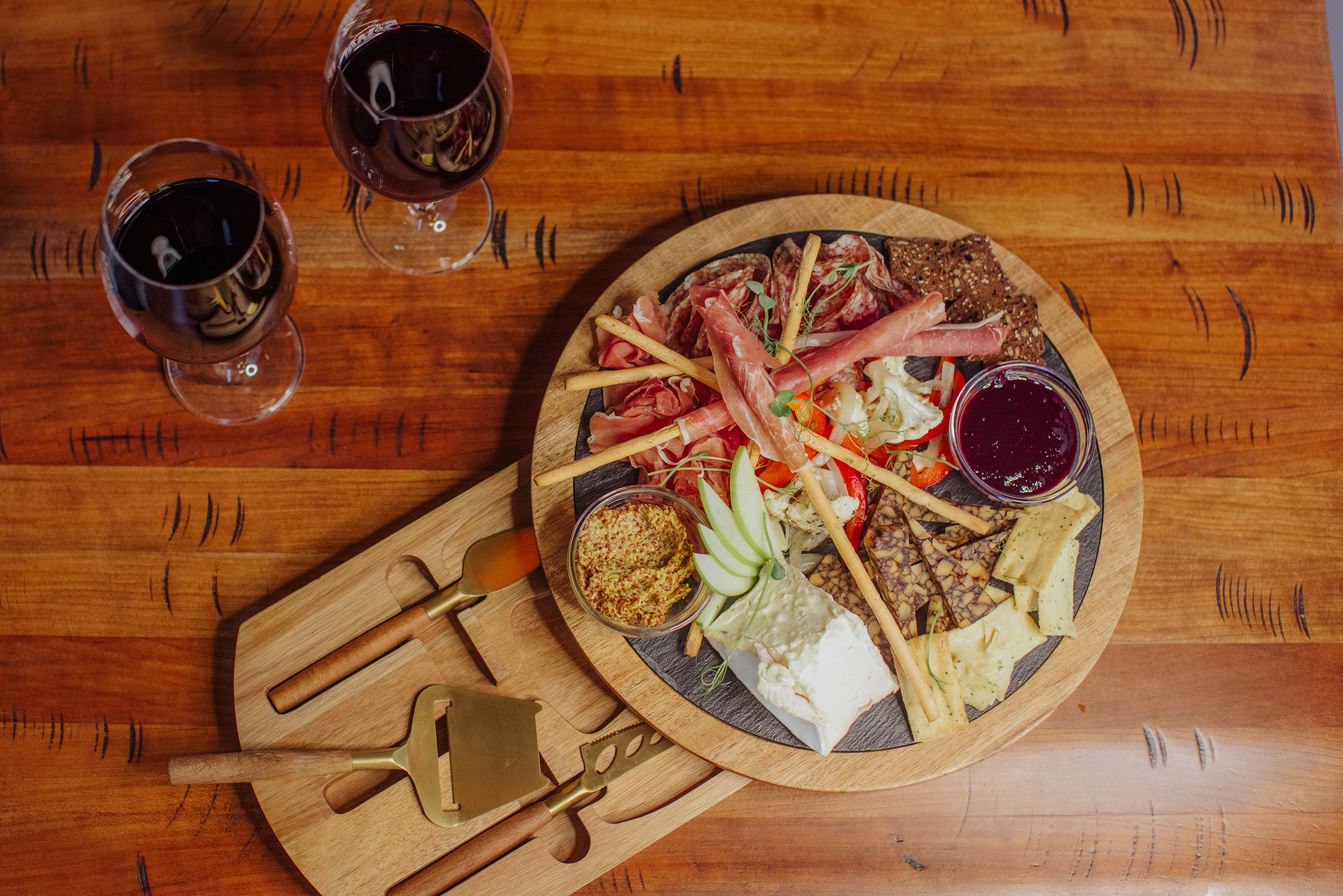 Insignia Acacia and Slate Serving Board with Cheese Tools 5