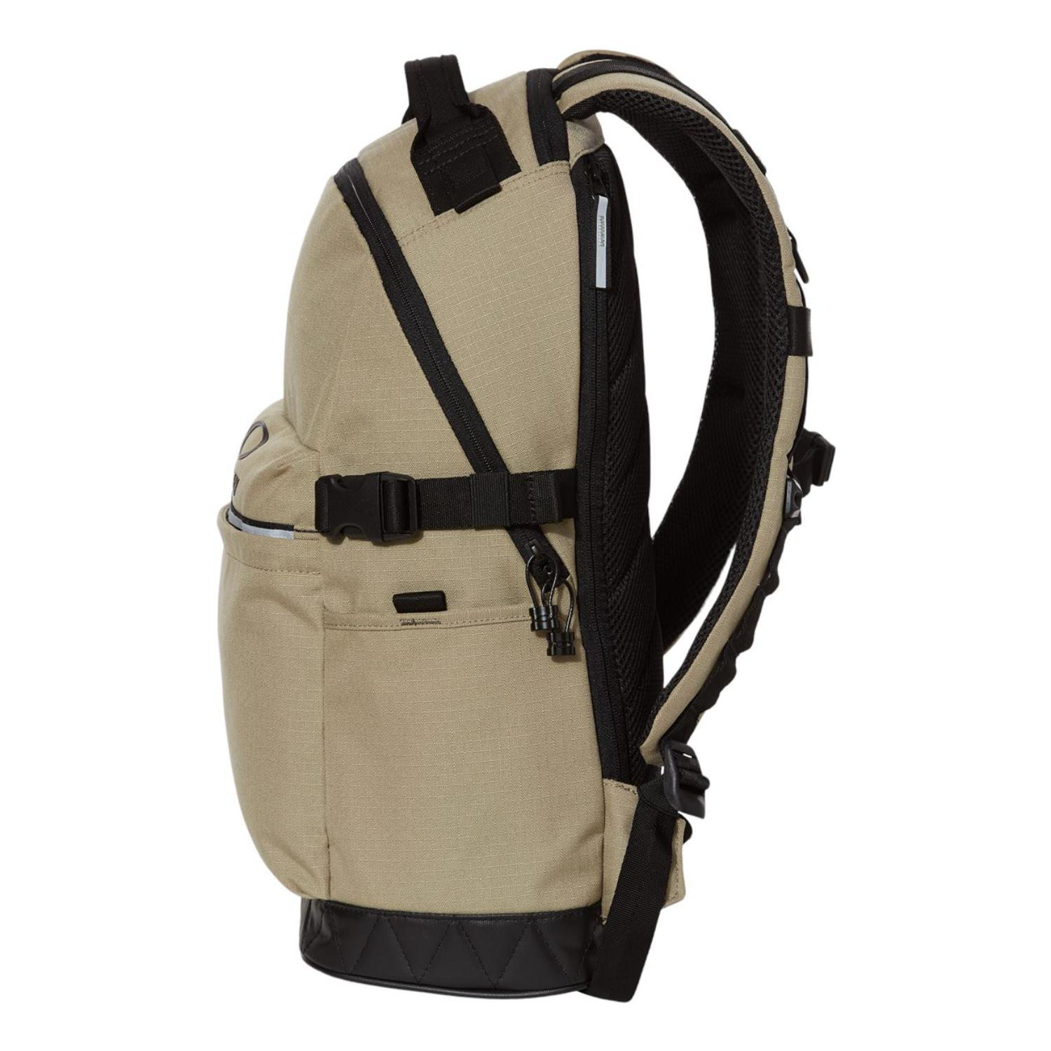 Oakley - 23L Utility Backpack 2