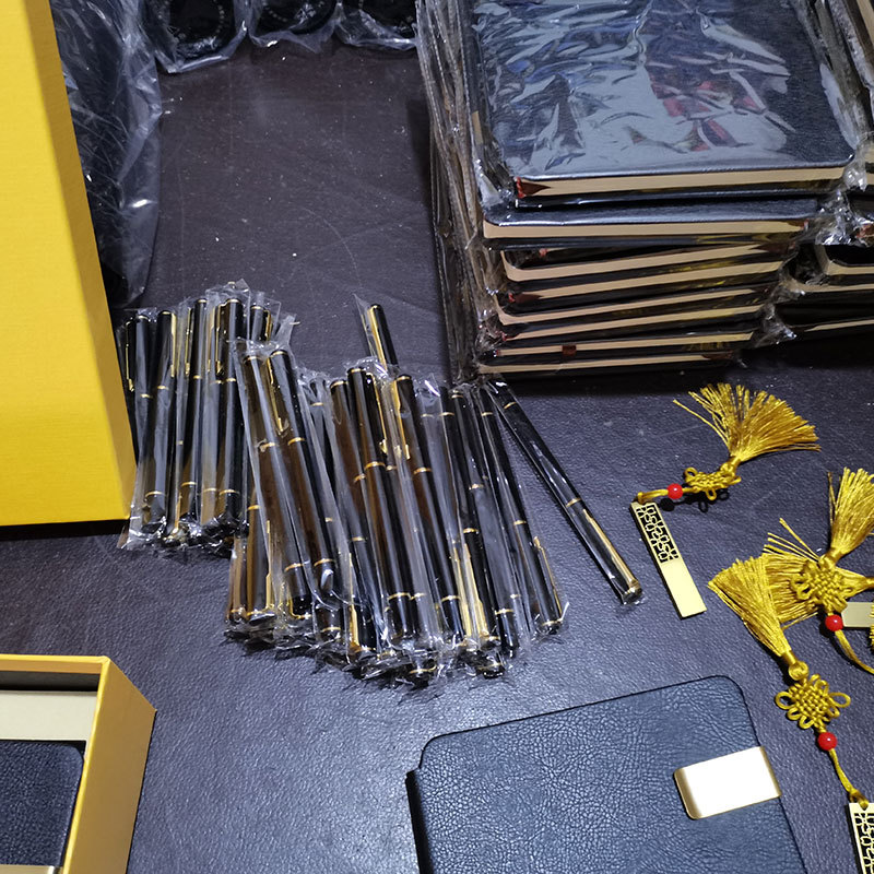 Luxury 4-Piece Signature Pen Gift Set 7