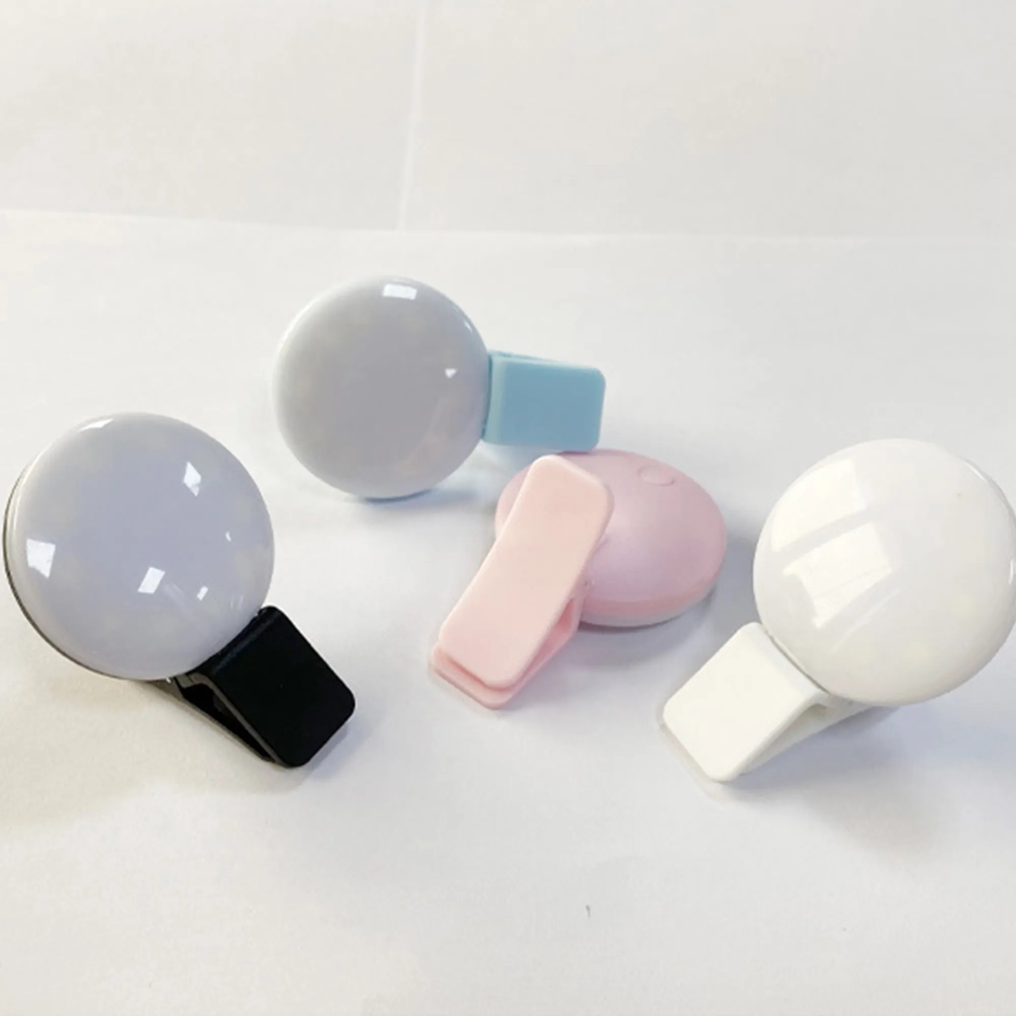 Rechargeable Mini Clip-On Selfie Light 7