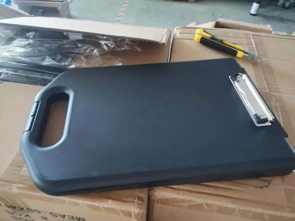 Storage Clipboard with Handle 3