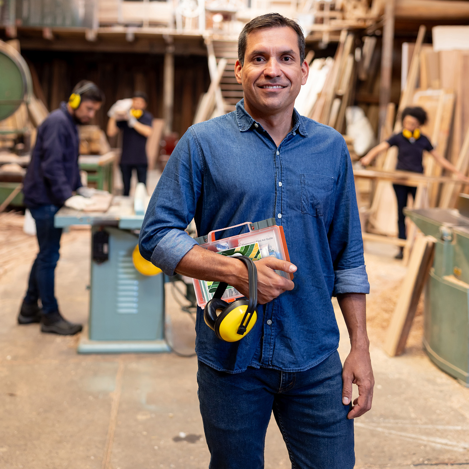 Clear Front Cover 118-piece First Aid Kit 6