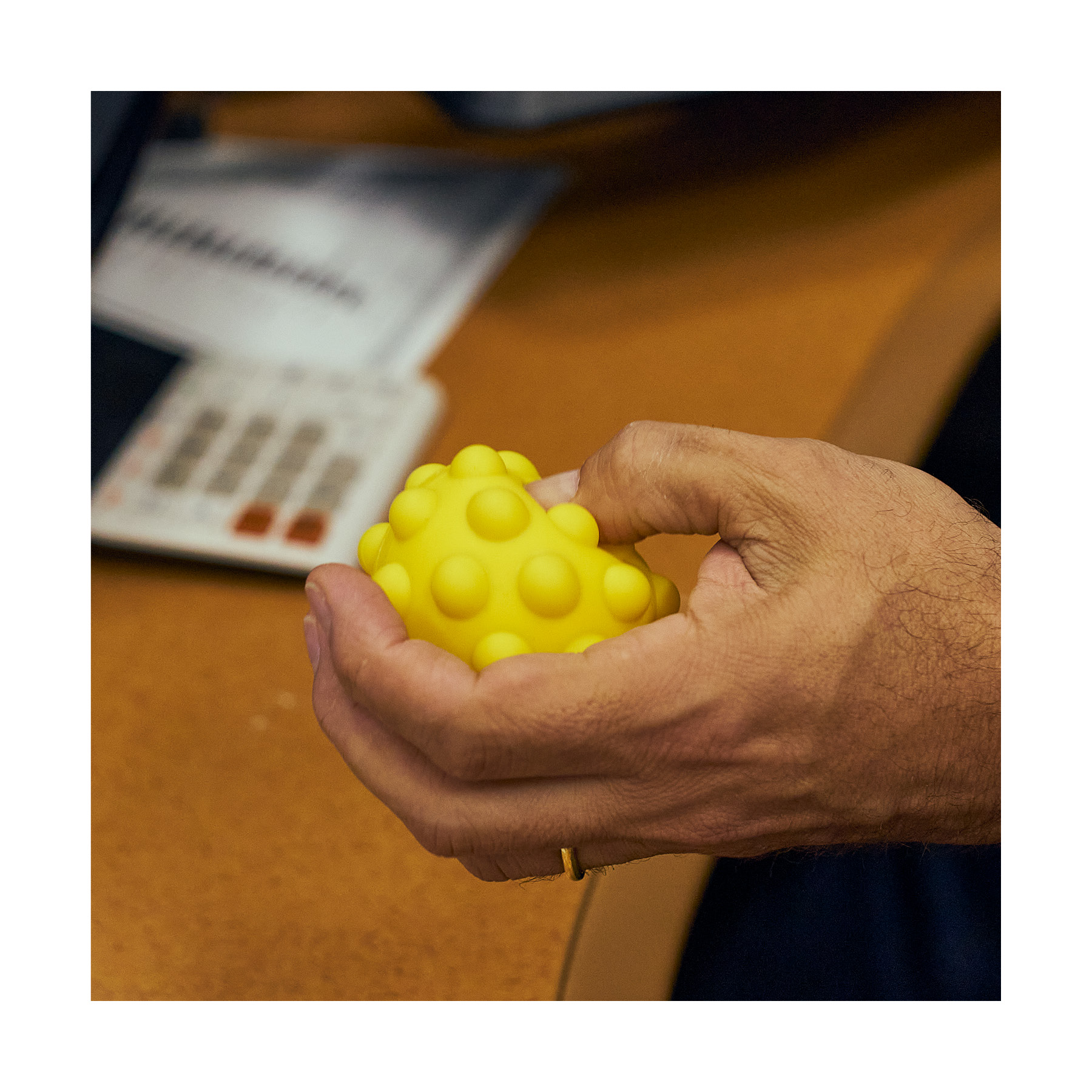 Dada Push Pop Bouncing Ball 3