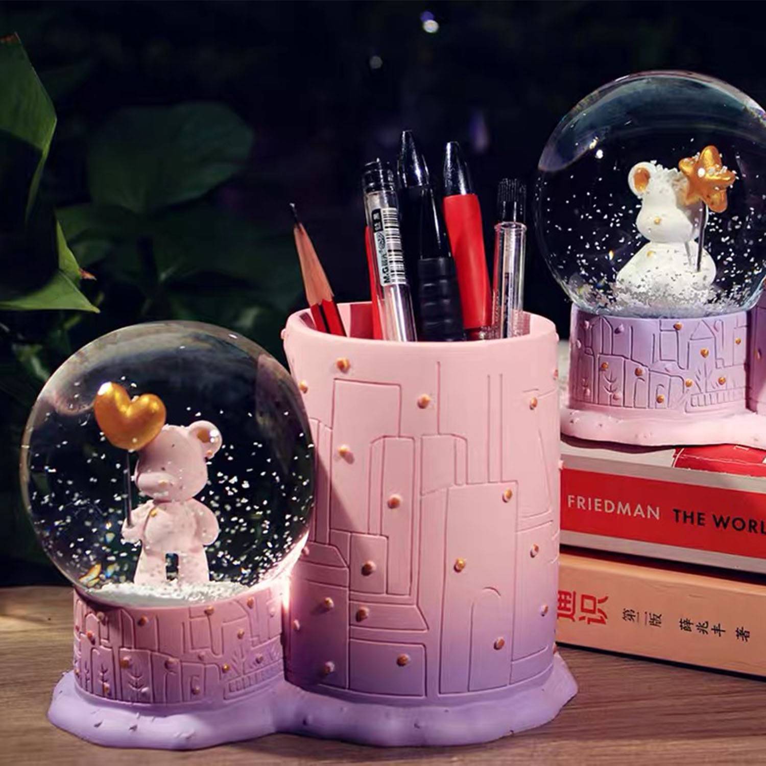 Cartoon Sparkling Snow Crystal Ball Pen Holder 3