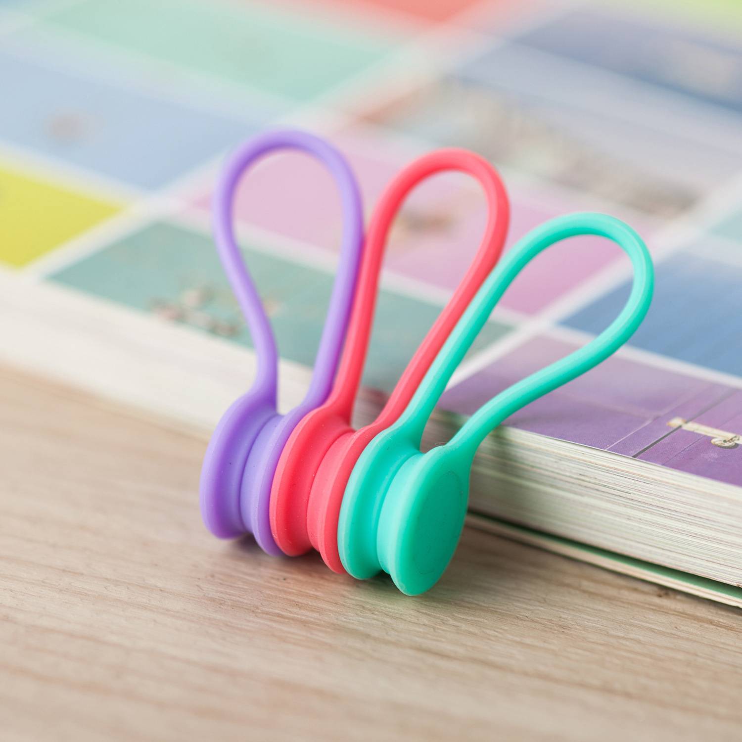 Magnetic Silicone Cable Organizer 4
