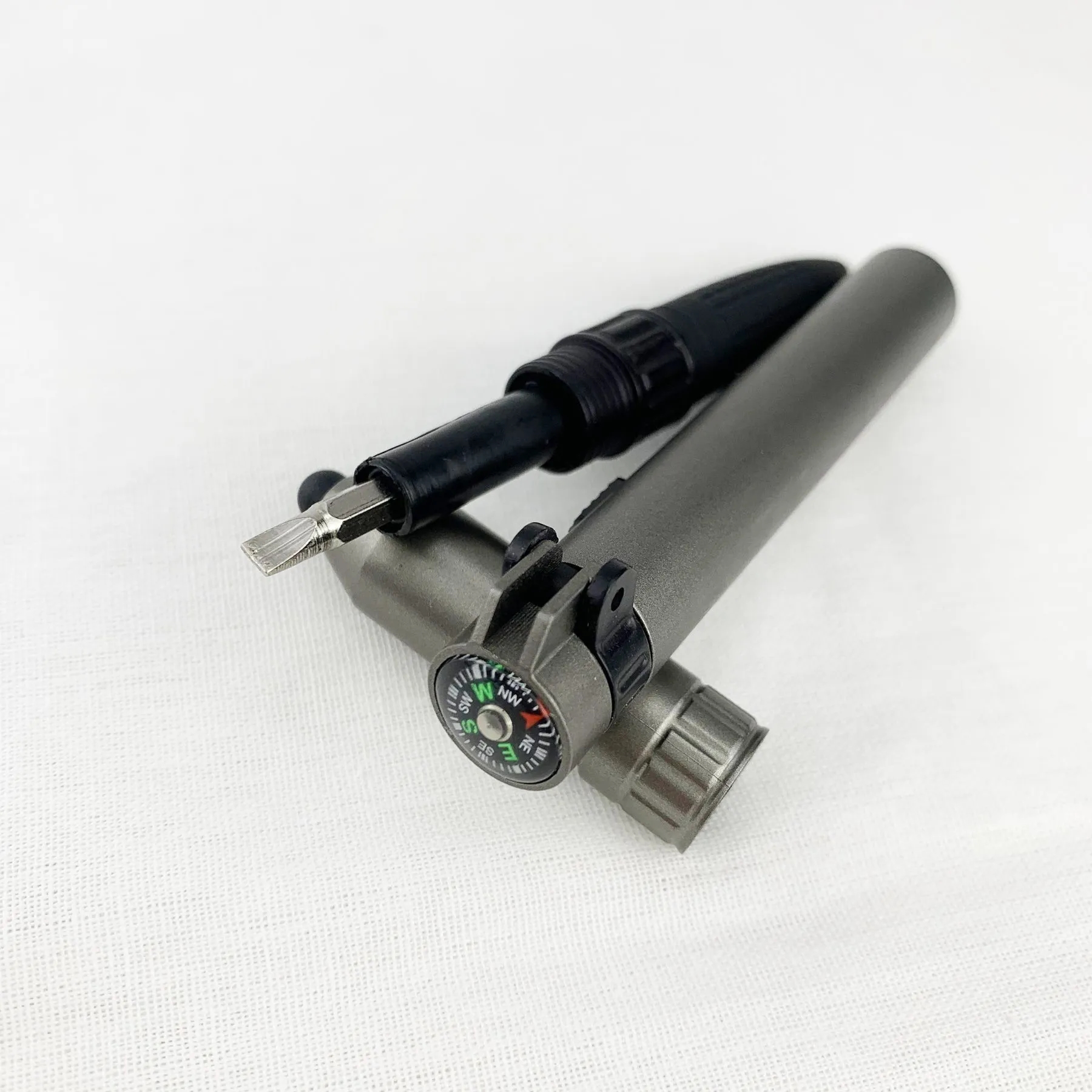 Multifunctional Outdoor Compass Pen 2