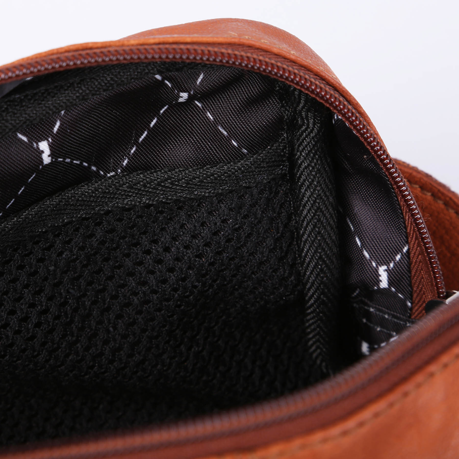 Brea Canyon Leather Cross Body Bag 11