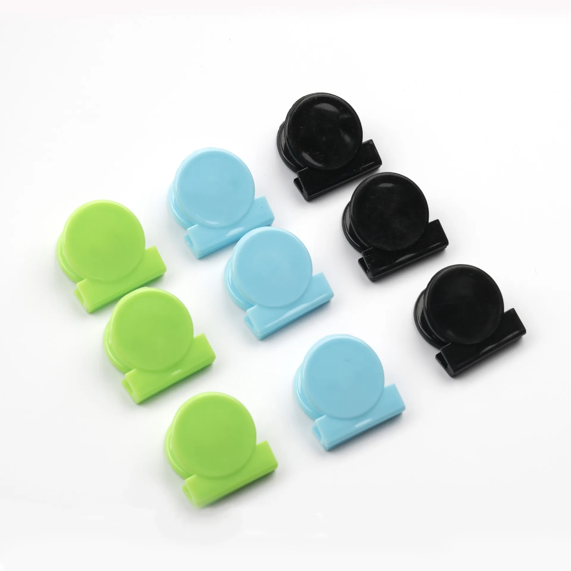 PLASTIC CLIPS 6